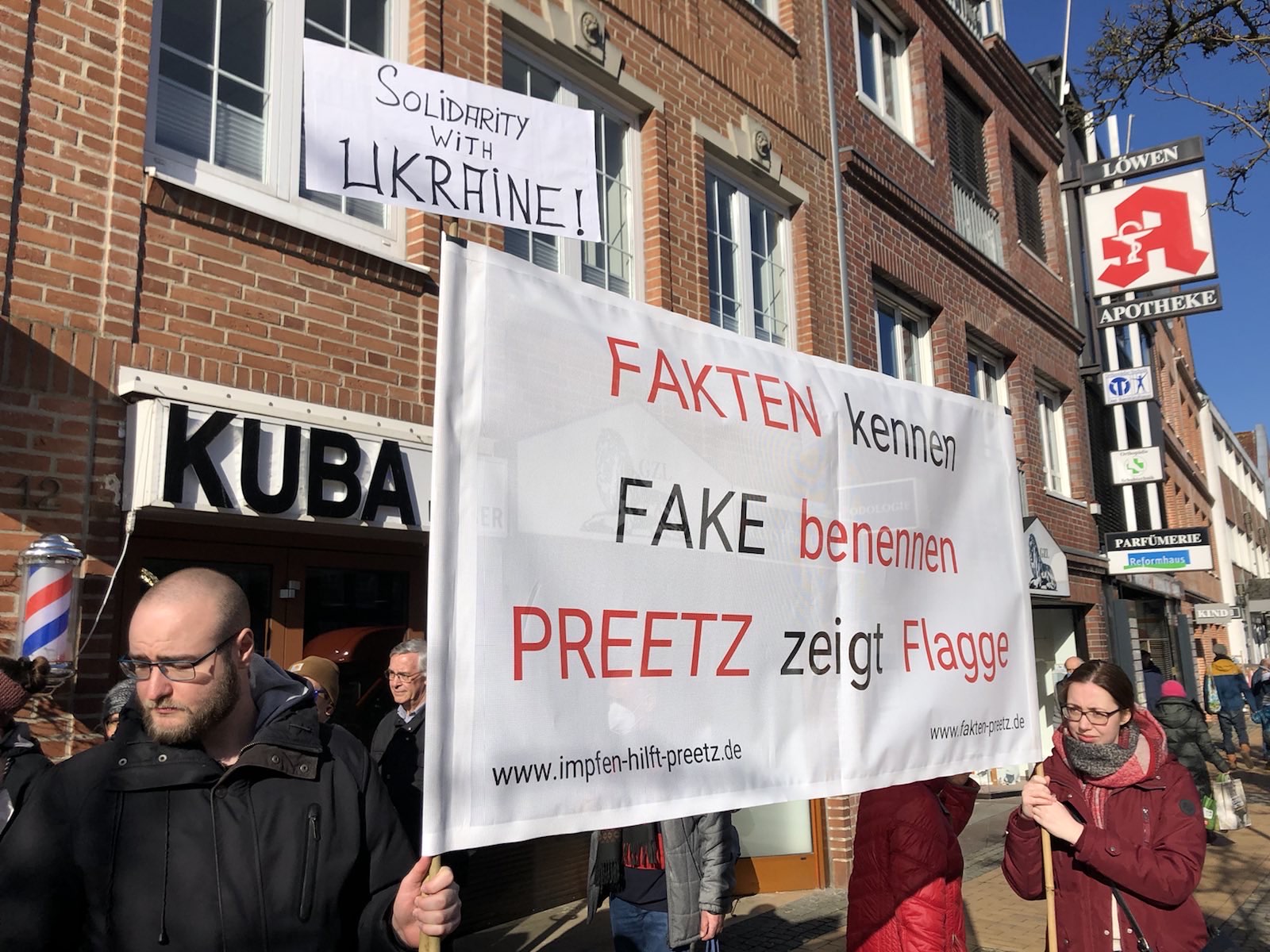 Banner Fakten kennen Fake benennen Preetz zeigt Flagge